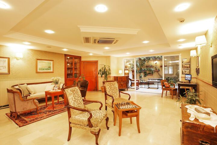 Guest Lobby