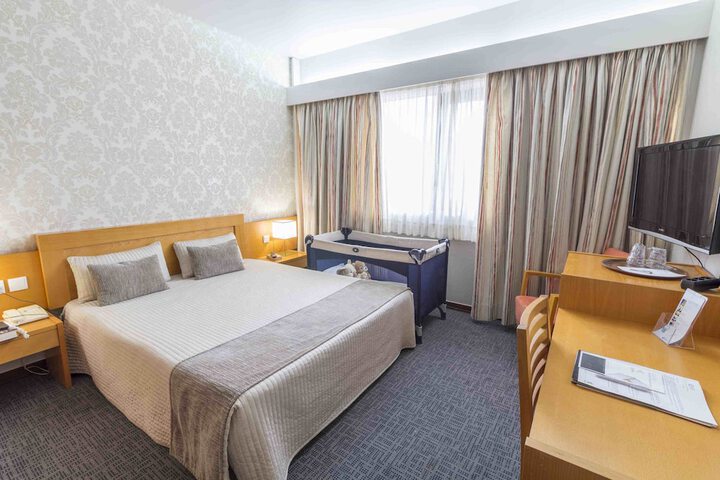 Room 7 of 42