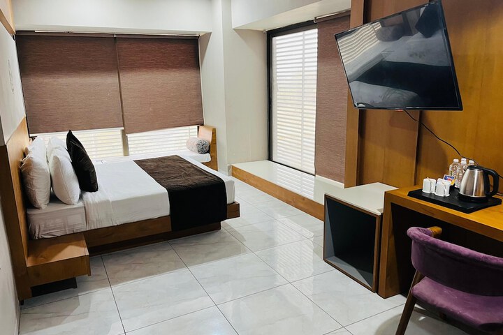 Room 8 of 31