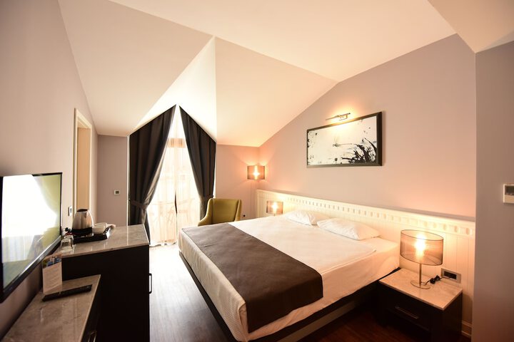 Room 13 of 65