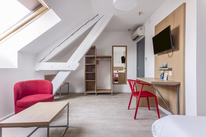 Room 16 of 32