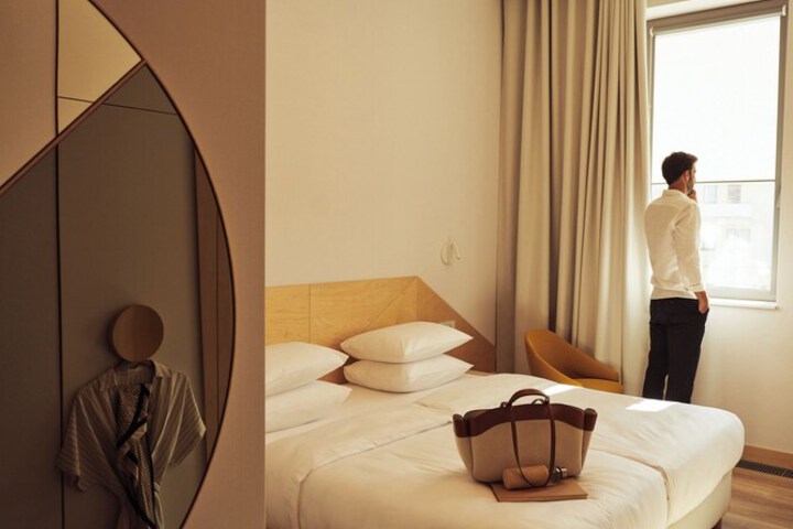 Room 6 of 31