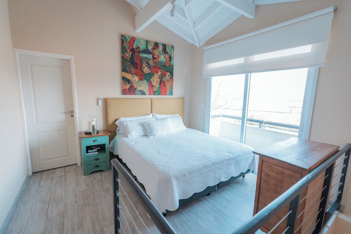 Room 2 of 74