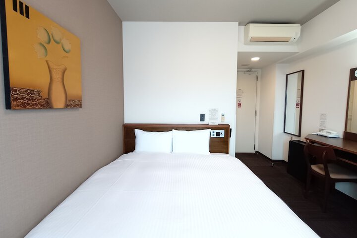Room 11 of 37