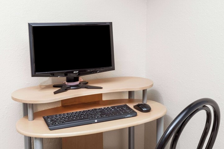 Business Center 16 of 17