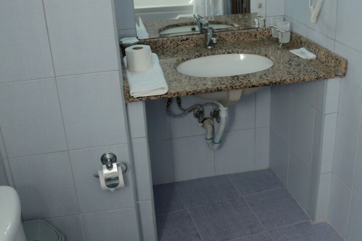Room 4 of 41