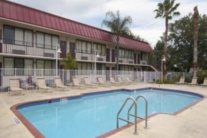 Hotel Pool
