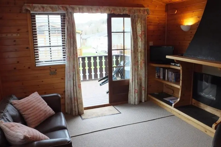 Room 4 of 12