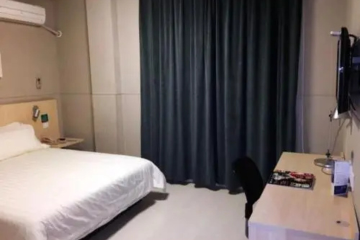 Room 3 of 11