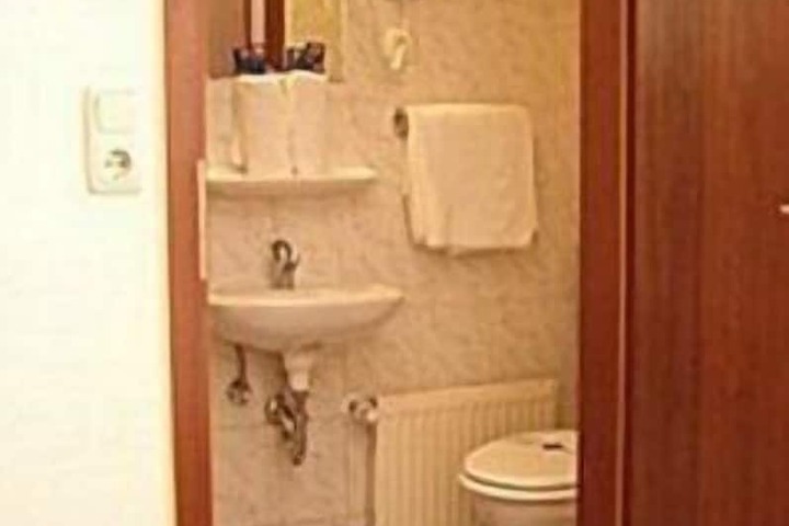 Room 12 of 21