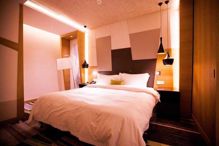 Room 4 of 33