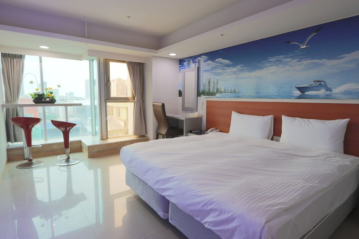 Room 5 of 81
