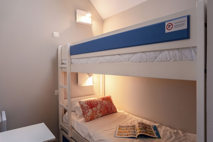 Room 13 of 76