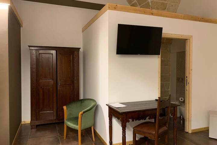 Room 6 of 42