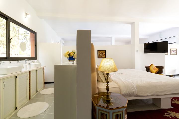 Room 17 of 77