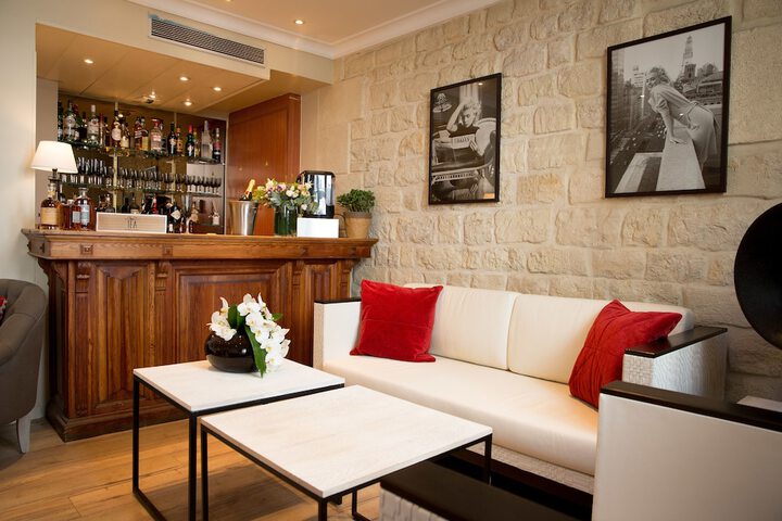 Lounge 61 of 66