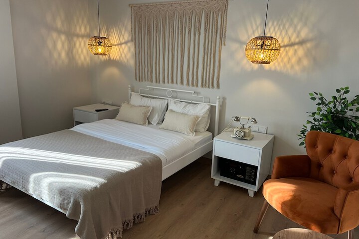 Room 11 of 35