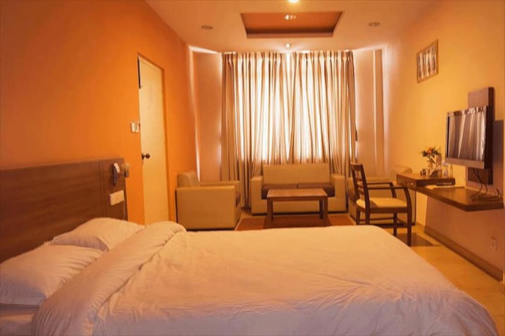 Room 6 of 13