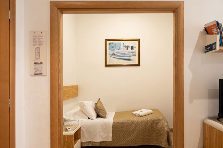 Room 6 of 45