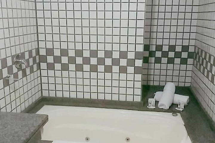 Room 21 of 28