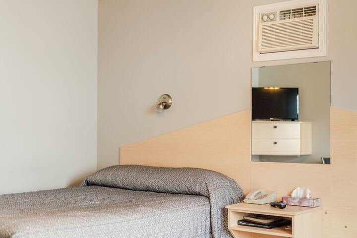 Room 6 of 13