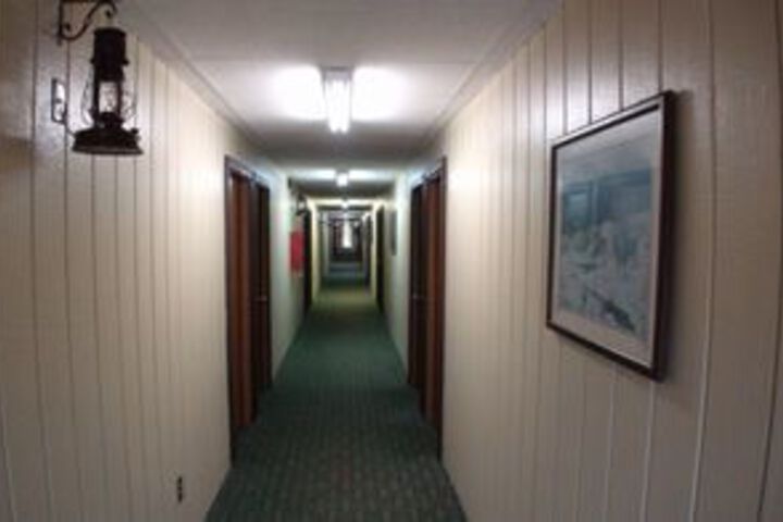 Ballroom/Hall 46 of 48