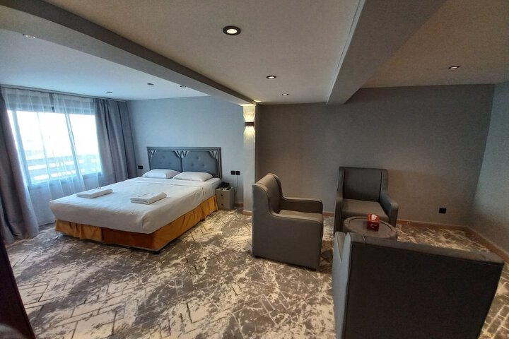 Room 6 of 50