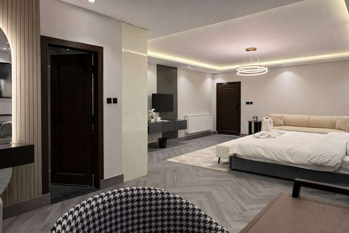 Room 10 of 41