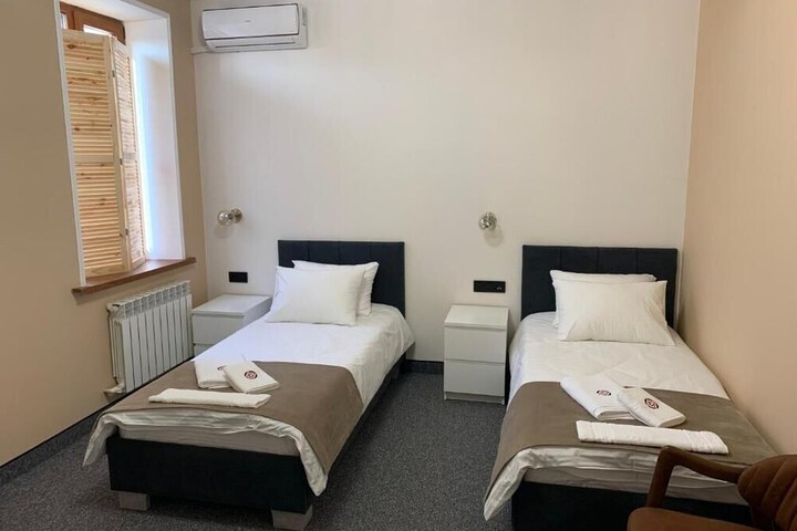 Room 15 of 25