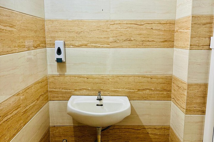 Room 35 of 46
