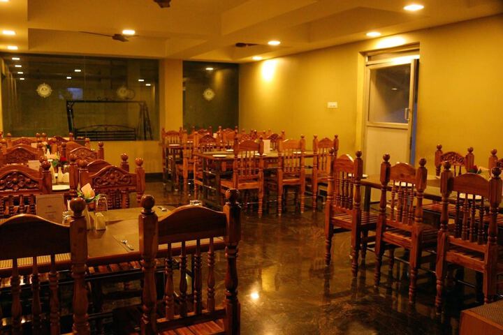 Dining 30 of 48