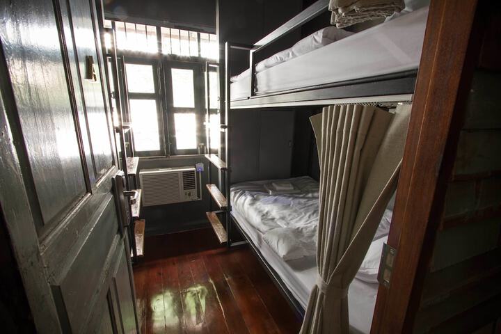 Room 17 of 60