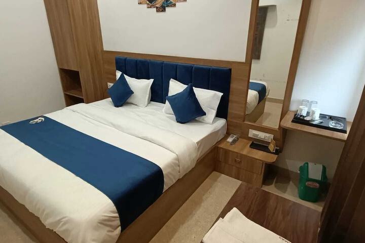 Room 2 of 28