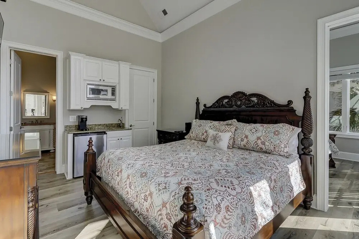 Room 4 of 23
