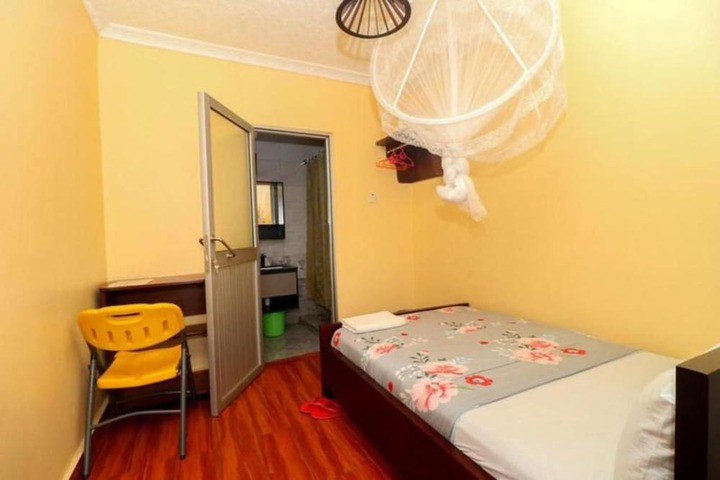 Room 5 of 11