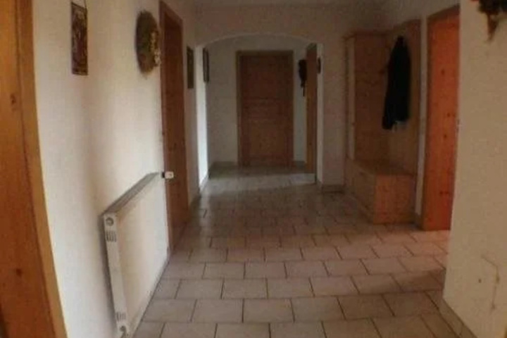 Room 7 of 13