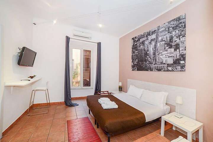 Room 9 of 18
