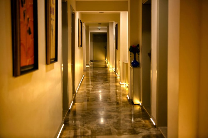 Ballroom/Hall 38 of 50