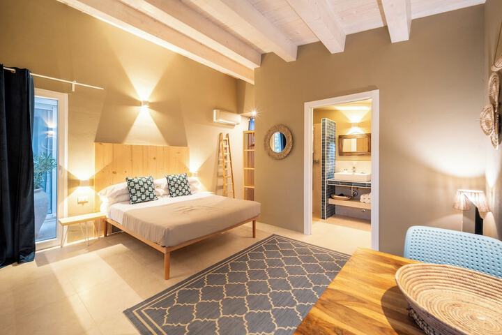 Room 25 of 104