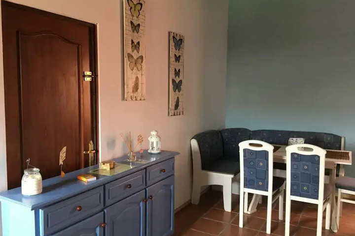 Room 3 of 28
