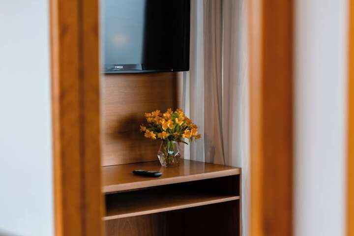 Room 33 of 86