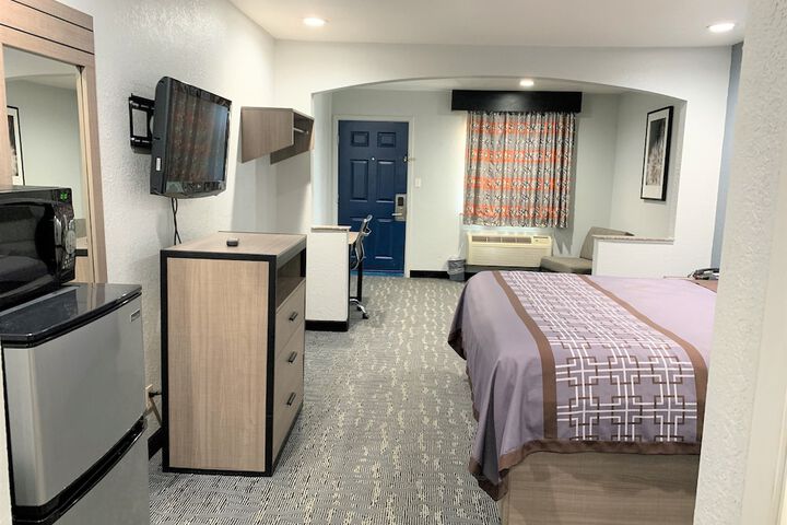 Room 8 of 37