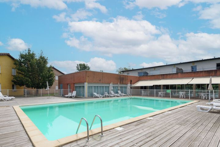 Hotel with Pool