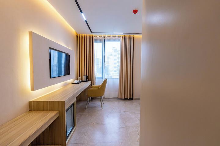 Room 32 of 71