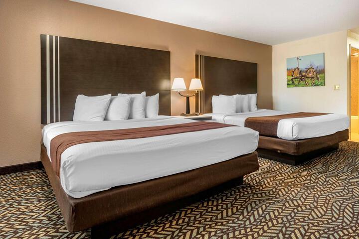 1 King Bed Bathtub Accessible (1 of 15)