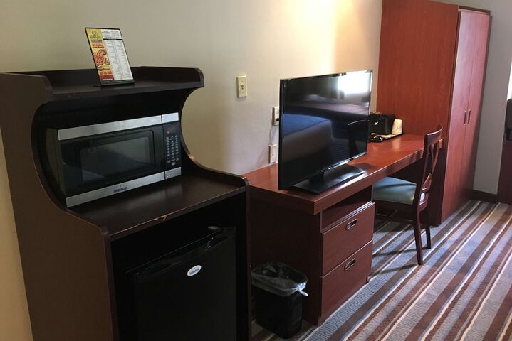 1 Queen Bed (14 of 16)