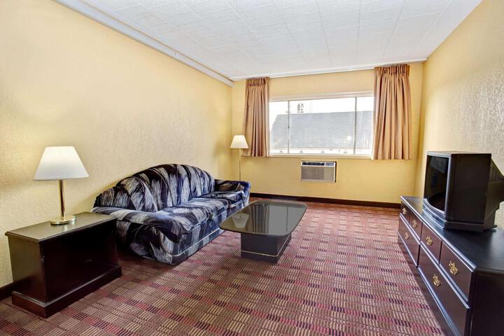 1 King Bed (12 of 12)