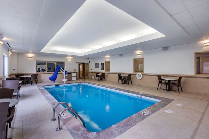 Hotel Pool