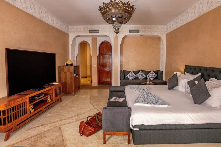 Room 6 of 94