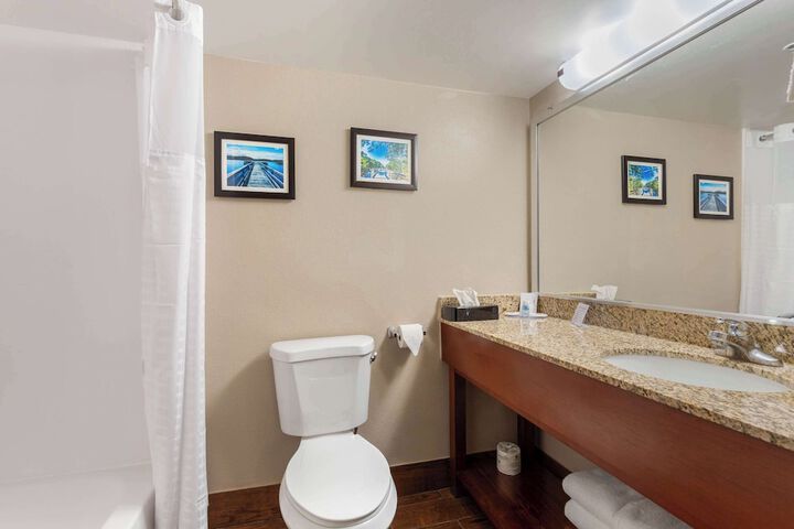 2 Queen Beds Accessible (3 of 17)